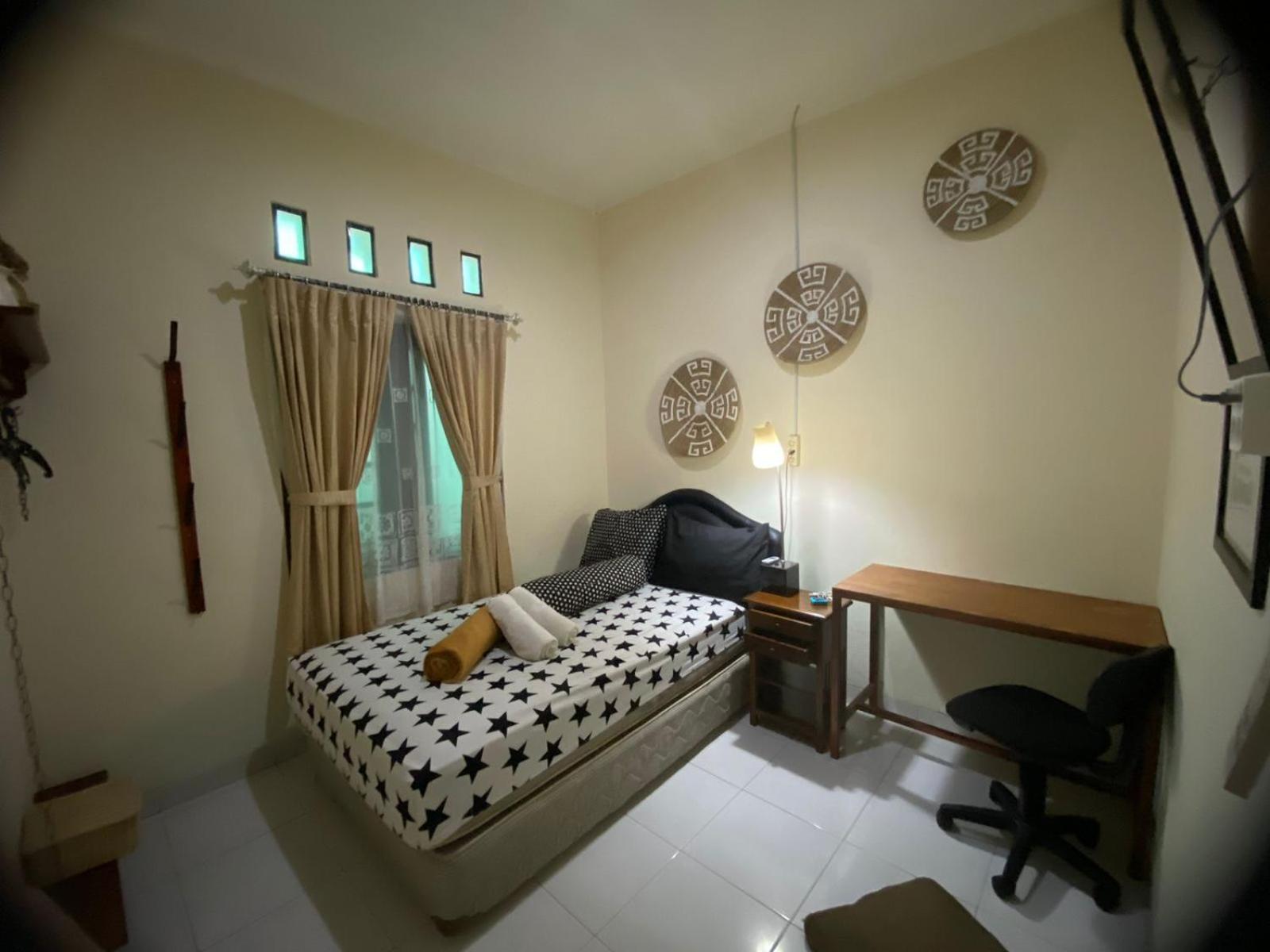 Coliving Jogja Sweet Home Kost Lengkap Di Jogjakarta Zimmer foto