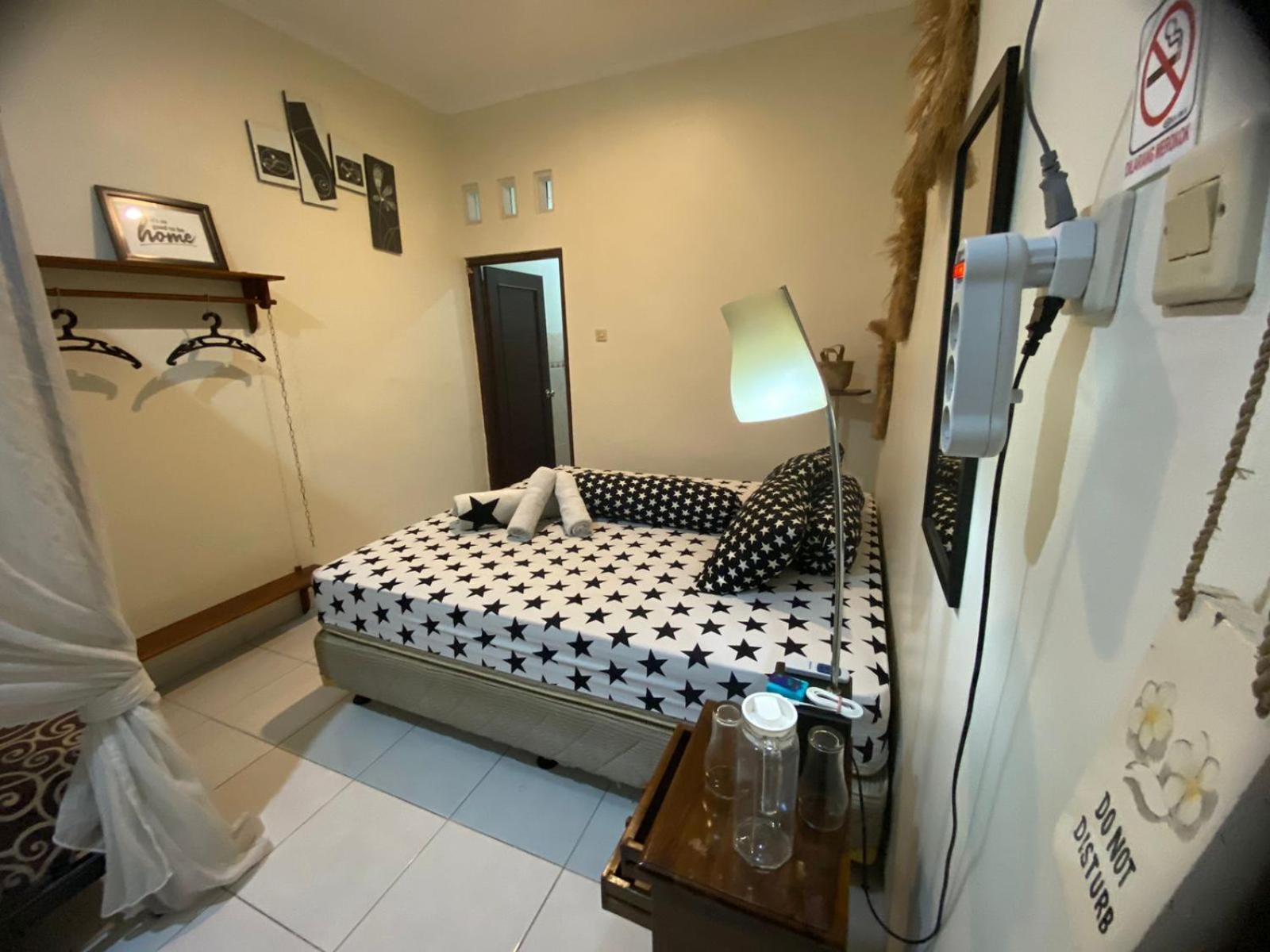 Coliving Jogja Sweet Home Kost Lengkap Di Jogjakarta Zimmer foto